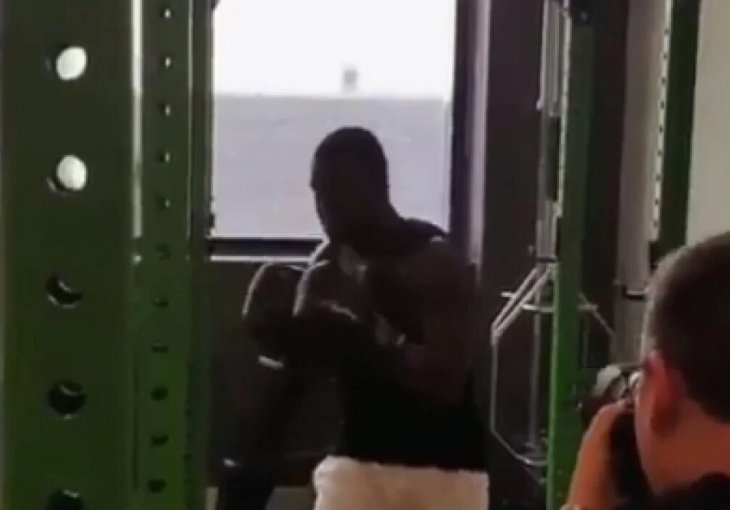 NEOČEKIVAN SPEKTAKL NA POMOLU Bili su veliki prijatelji, a onda je Floyd potpuno odlijepio: Čuveni reper se žestoko sprema i želi meč s Mayweatherom