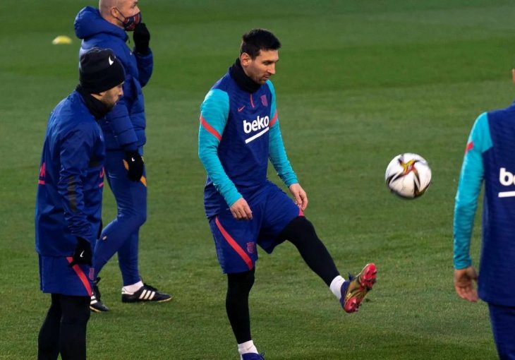 Pogledajte kako su reagovali Messijevi saigrači u svlačionici kad su čuli za ugovor od 555 MILIONA: Stanje u klubu skroz promijenjeno