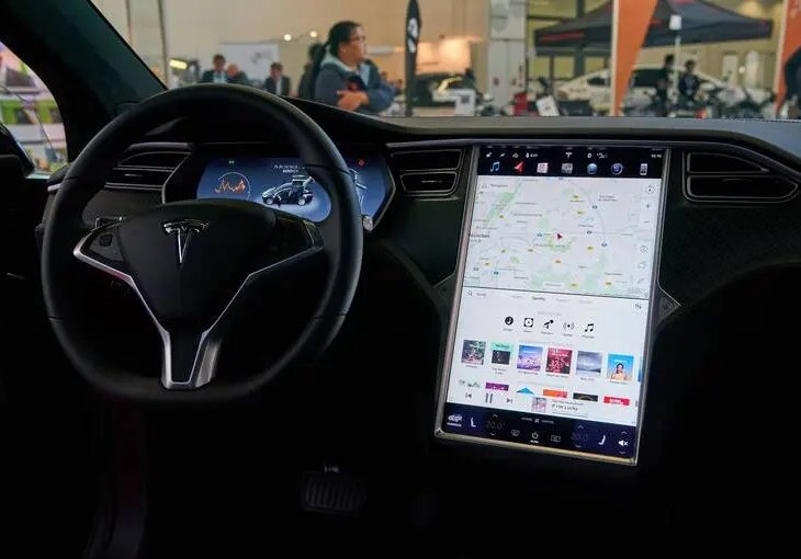 ĐOKOVIĆ KRIJE ZVIJER U GARAŽI, AUTO ZVAO BATMOBILE: Ima preko 1.000 konja, do stotke ubrzava za 2,5 sekundi