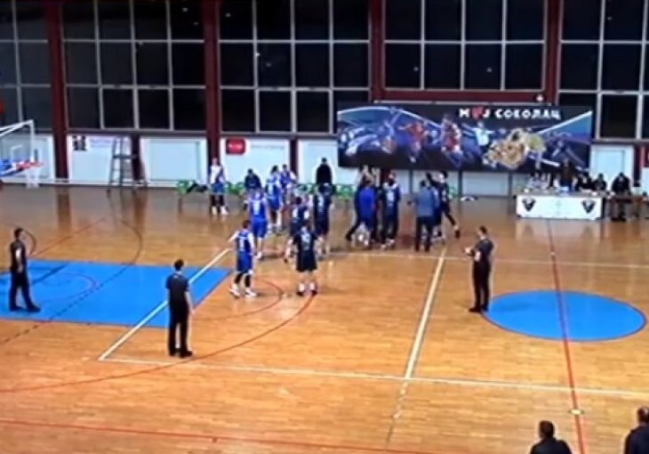 I BOKSERI BI IM POZAVIDJELI Košarkaška utakmica u BiH prekinuta nakon brutalne tuče na parketu