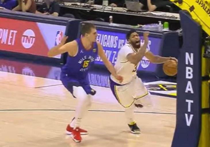 JOKIĆ POSLAO DEJVISA U SVLAČIONICU Nakon jednog duela sa Srbinom centar Lejkersa je završio utakmicu