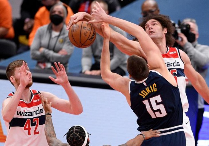 JOKIĆ OPET BLISTAO, ALI UZALUD Nikola zatrpao koš protivnika, a njegov saigrač sve UPROPASTIO 0.1 sekundu prije kraja meča!