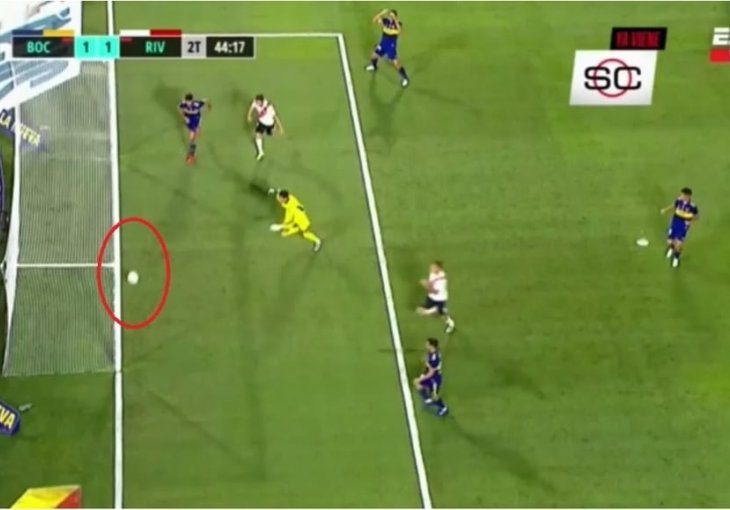 Duh se ukazao na La Bomboneri: Lopta je išla u gol, a onda je uslijedio čudan efej