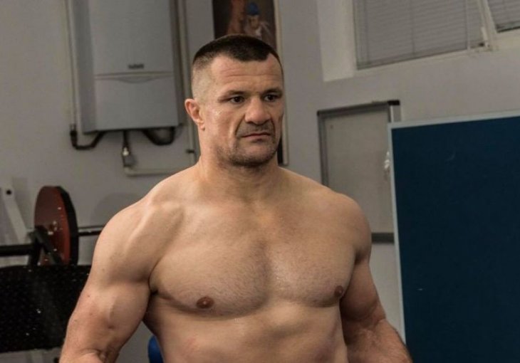 FANOVI NE ZNAJU ŠTA IH JE SNAŠLO: Cro Cop objavio fotografiju s Lovrenom: Komentari pljušte sa svih strana 