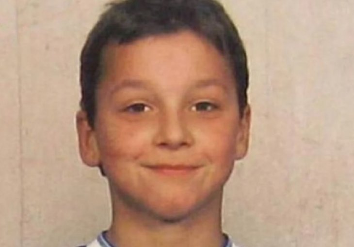 STARA SLIKA SLAVNOG FUDBALERA - ZNATE LI KO JE NA NJOJ: Sumnjamo da ćete pogoditi