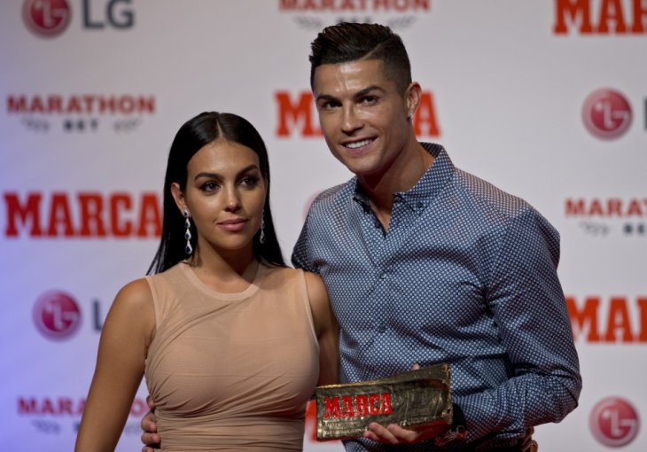 RONALDOVA GEORGINA OBJAVILA SERIJU SLIKA IZ KREVETA: Svaki mišić utegnut, a čekajte da vidite Ronalda- OPUSTIO SE NA JAHTI