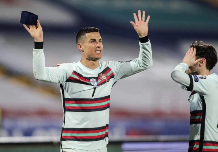RONALDO DOBIO PONUDU OD DVA VELIKA KLUBA - OVAJ JE NJEGOVA ŽELJA: Ima mjesec dana da donese odluku, IZNENAĐENI?