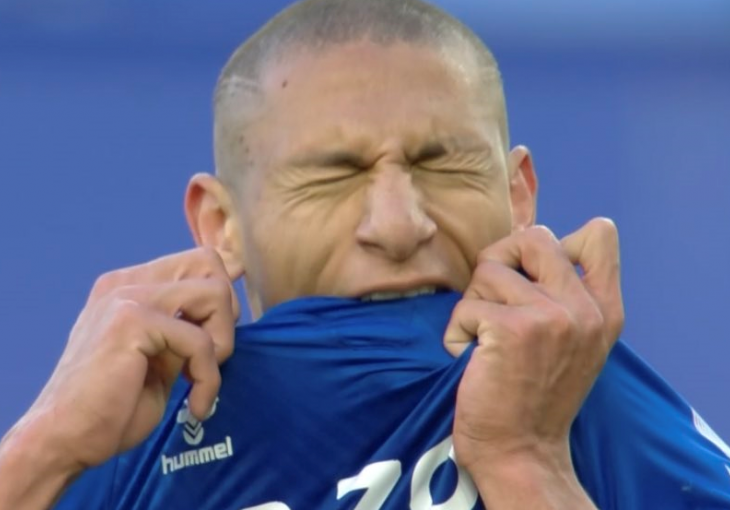 SVI SU SE UHVATILI ZA GLAVU: Richarlison upropastio odličnu šansu