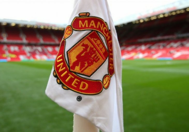SPREMNA BOGATA PONUDA: Manchester United spremio ogromnu sumu za Srbina