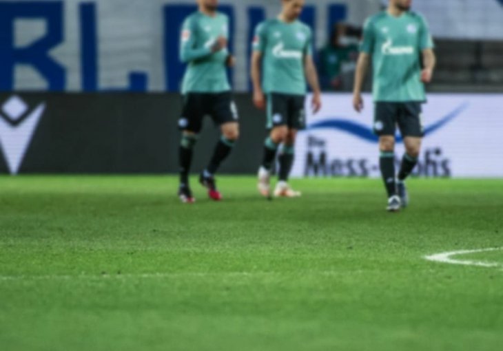 NAKON 30 GODINA Schalke ispao iz Bundeslige!