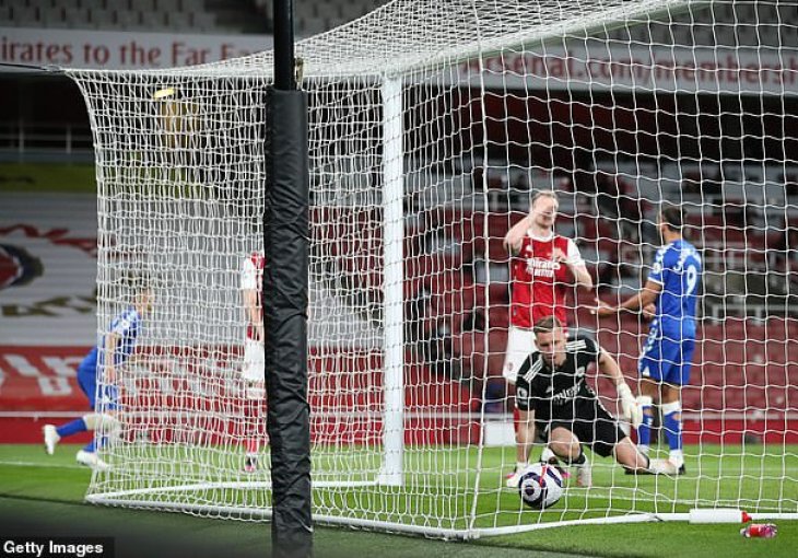 Nevjerovatan autogol golmana Arsenala ostavio Everton u borbi za Ligu prvaka