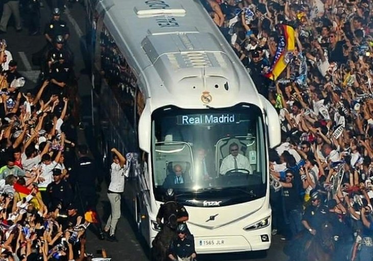 POTPUNI UŽAS: Navijači Chelseaja ponovo kamenovali autobus Real Madrida