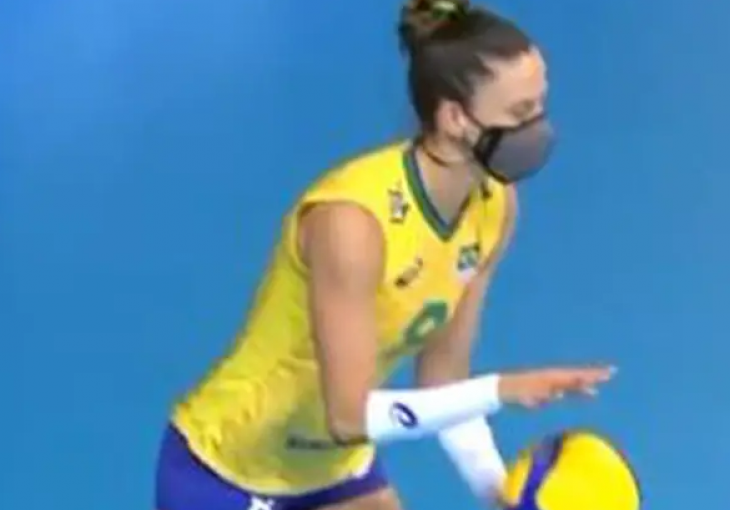 MJERE OPREZA I NA TERENU: Brazilska odbojkašica igrala s maskom!