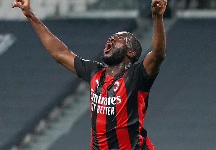 NIŠTA NE PREPUŠTAJU SLUČAJU: Milan otkupio Tomorijev ugovor
