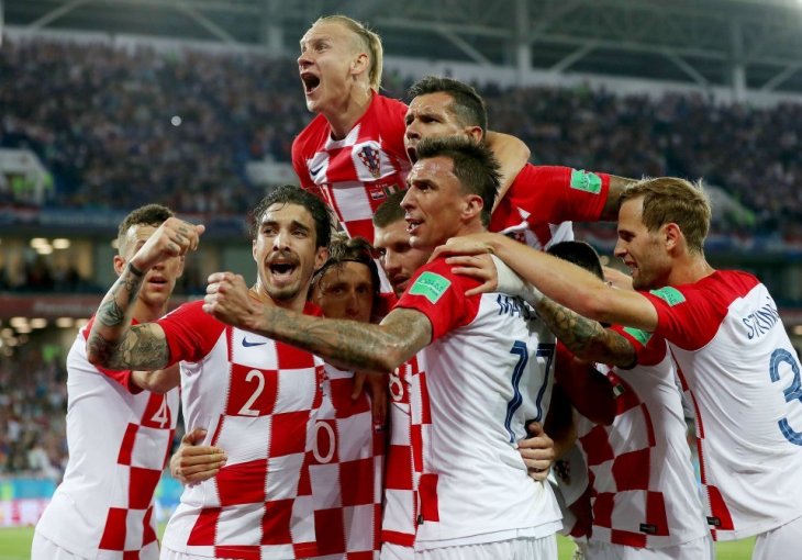 Hrvatska vodi protiv Armenije: Luka Bilbija dosudio korner, Modrić sjajno ubacio a Perišić pogodio glavom