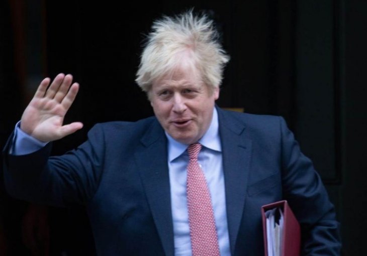SKANDAL U BRITANIJI - ORGANIZUJU EURO, PREMIJER SE BLAMIRA! Svi se smiju Džonsonu, zaboravio za koga navija