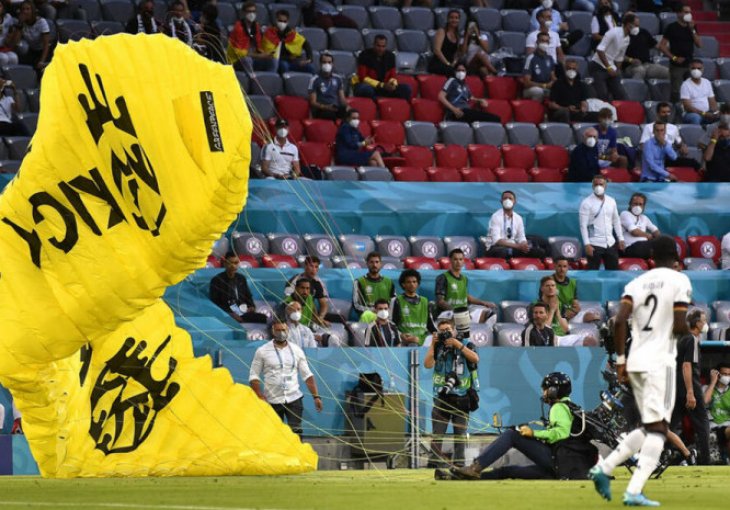 NOVI NEVJEROVATNI DETALJI Njemački snajperisti imali na nišanu padobranca koji se spuštao na stadion u Minhenu