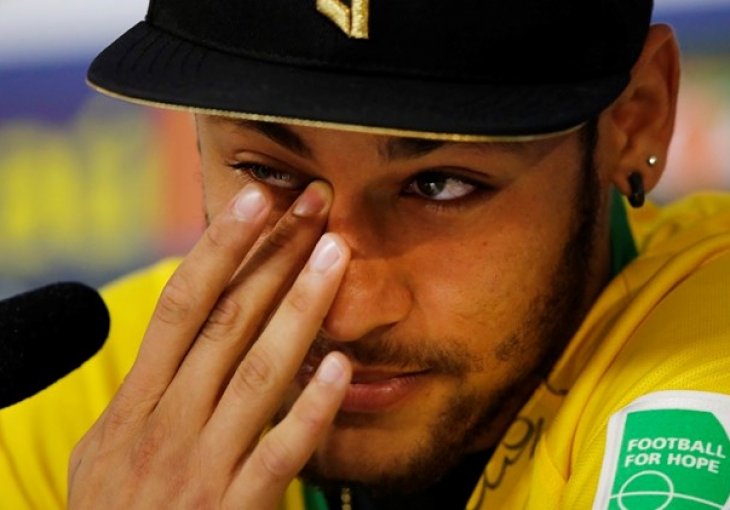 NIJE MOGAO OBUZDATI EMOCIJE: Neymar se rasplakao na press konferenciji