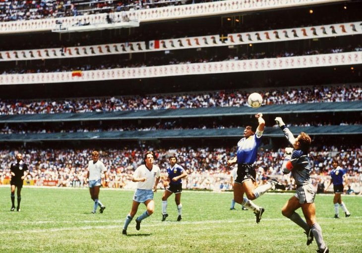POTEZI O KOJIMA ĆE SE VJEČNO PRIČATI: Dan kada je El Pibe izveo najveću PREVARU u historiji fudbala, PA POSTIGAO GOL VIJEKA