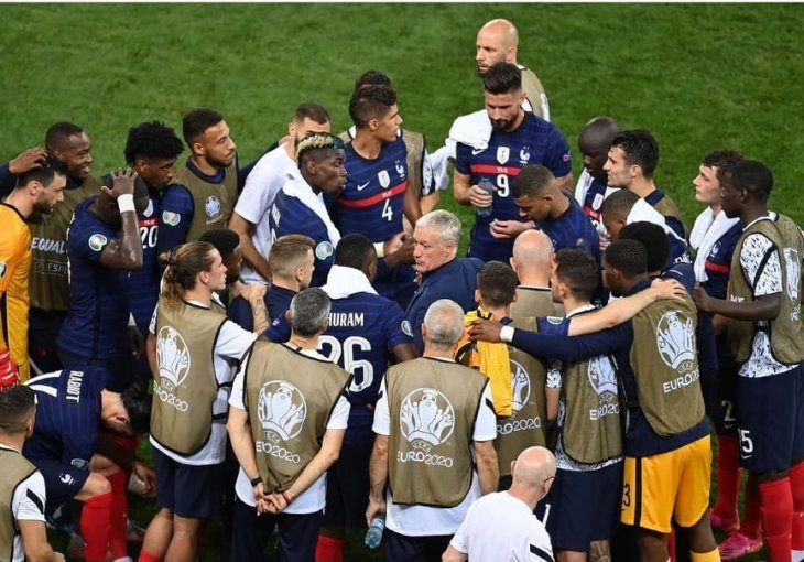 Totalno rasulo u ekipi Francuske: Igrači se svađali na terenu, a Deschamps ih pokušavao smiriti