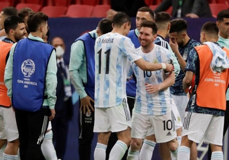 Messi i golman Martinez odvukli Argentinu do velikog finala: Gaučosi slavili u brutalnom polufinalu Cope