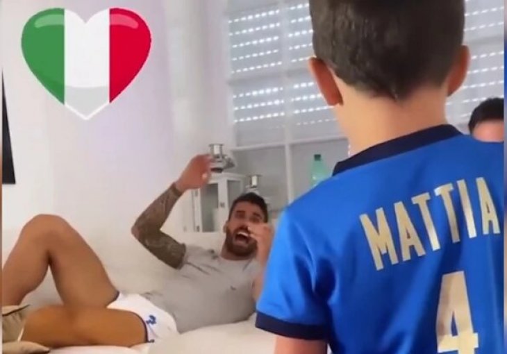 STRASNO I EMOTIVNO kako to samo Italijani znaju! Spinacola jeste povrijeđen, ali pjeva himnu kao da je na terenu