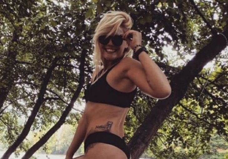BILA U VEZI S KRISTIJANOM GOLUBOVIĆEM Najljepša funkcionerka KSS dominira u kupaćem: Pokazala tetovaže i savršene obline