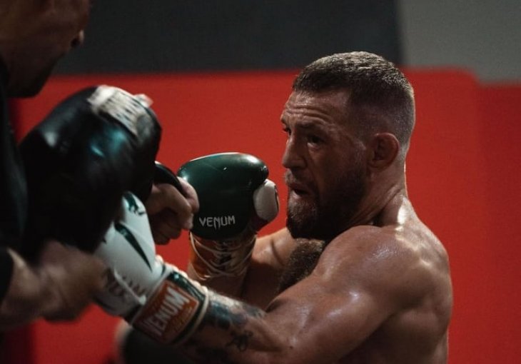 NIJE IMPRESIONIRAN MMA BORCEM: Momak u oktagonu nije ni trepnuo na udarac Conora McGregora