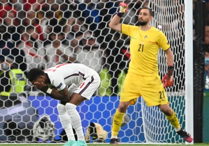 FIFA drastično mijenja fudbal - IZ TEMELJA: Poluvrijeme od pola sata, pravila iz košarke, više ništa neće biti isto!