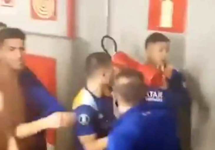 Marcos Rojo uzeo protupožarni aparat i krenuo na igrače Atletico Mineira