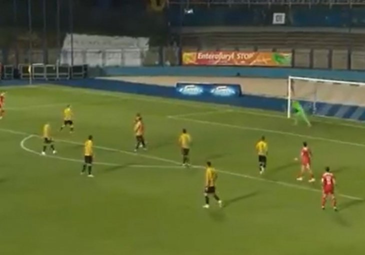 KRAJ PRVOG POLUVREMENA, VELEŽ 1: 1 AEK: Pogledajte fenomenalan pogodak Pršeša za izjednačenje na Grbavici (VIDEO)