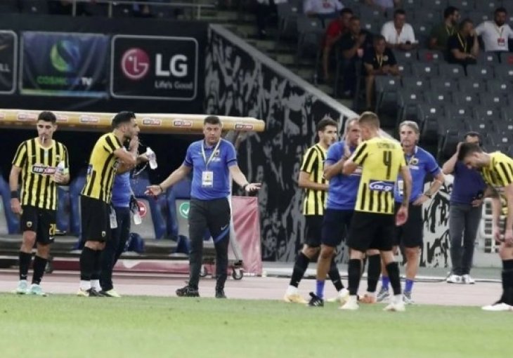 Milojević nakon ispadanja od Veleža igračima AEK-a rekao dosta toga