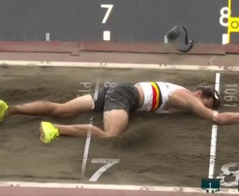 KAKAV PEH Belgijski atletičar nespretno doskočio pa glavu zabio u pijesak