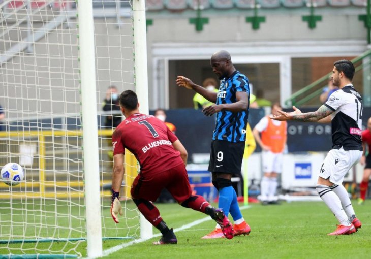 Inter prodao Lukakua, umjesto njega stižu Džeko i Zapata kao i pojačanje na desnom beku