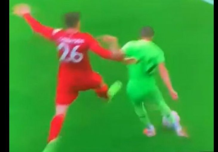 Užas za Liverpul i Klopa pred start sezone, jedan od glavnih igrača se sam povrijedio pa ga iznijeli s terena