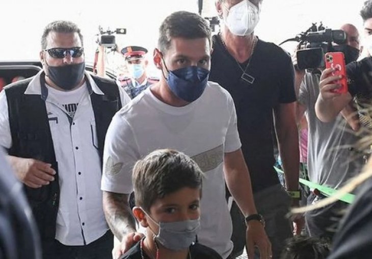 MESSI KRENUO NA POTPIS, USLIKAN NA AERODROMU: Euforija navijača tek slijedi - OVO JE GOTOVA STVAR