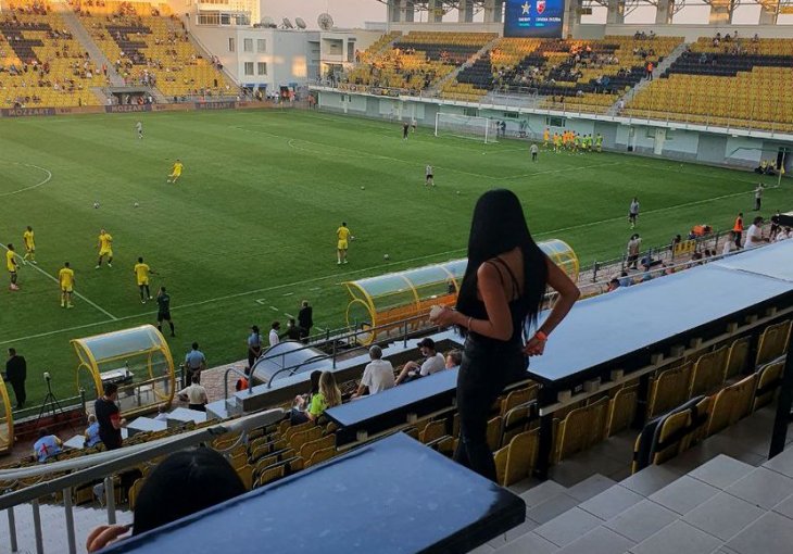 Kad se atraktivna Moldavka pojavila na stadionu, meč Šerif - Zvezda je momentalno pao u drugi plan