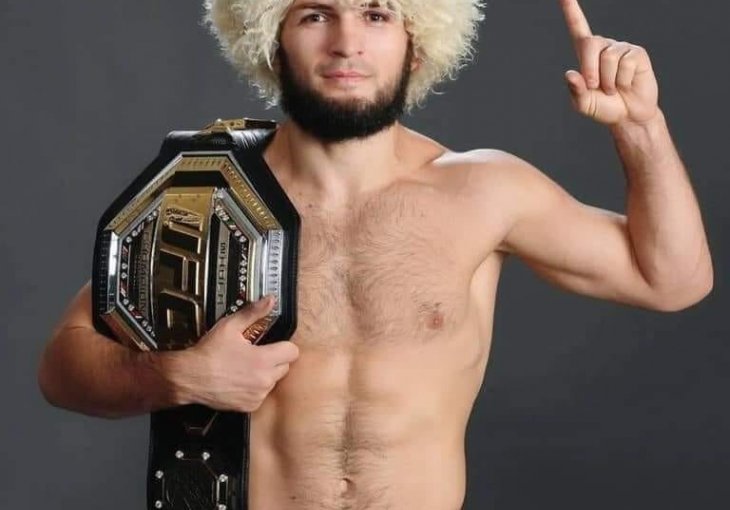 SADA JE ZVANIČNO FUDBALER: Khabib Nurmagomedov potpisao profesionalni ugovor za nogometni klub