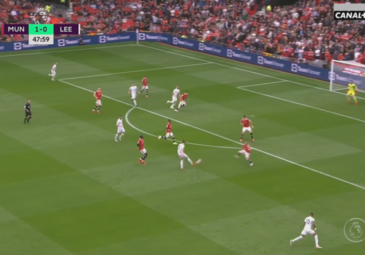  Ayling fenomenalnim golom šokirao United na Old Traffordu 