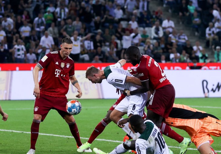 BORUSSIA JE SINOC BEZOBRAZNO POKRADENA Upamecano napravio dva ocigledna penala u dvije minute, sudija ostao nijem