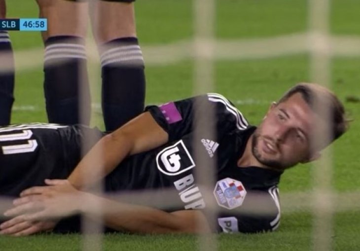 IGRAČ SLAVENA LEGAO NA POD PRILIKOM SLOBODNJAKA ZA HAJDUK. Vidite li išta čudno?