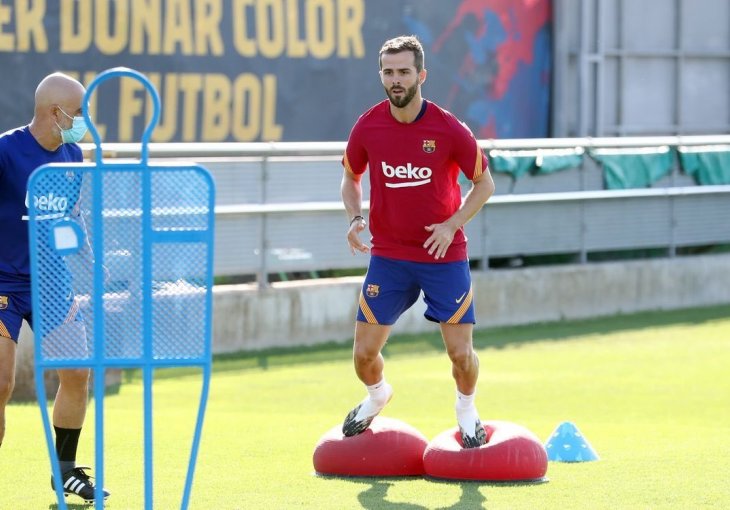 Pjanić je dobio još jedan nizak udarac u Barceloni. Može li brutalnije od ovoga ? 