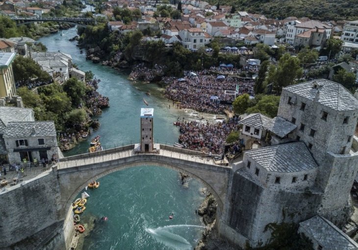 Red Bull Cliff Diving: Skakači će prvu seriju izvesti direktno s luka Starog mosta