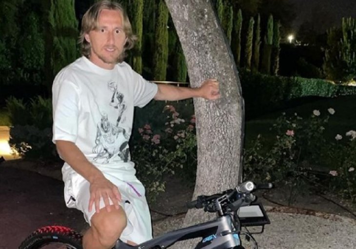 Modrić pozirao na biciklu Mate Rimca. Tisuće ga obasipaju lajkovima