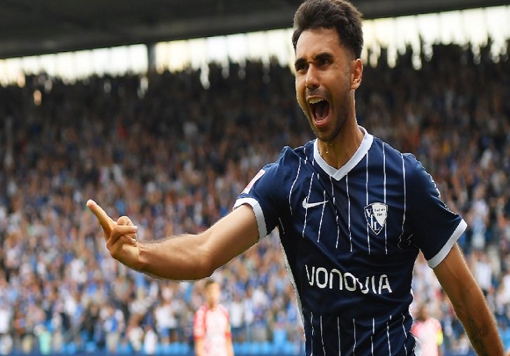 KAKVA MAJSTORIJA: Sve redom prošao, pa postigao gol, sada je kao Messi