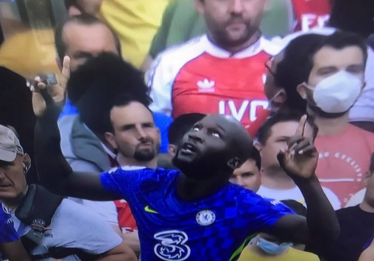 KAKVA JE OVO ZVIJER Arsenal je napao Chelsea, a onda se pojavio on: Lukaku zabio u ranoj fazi derbija i novi debi krunisao na MAESTRALAN NAČIN (VIDEO)