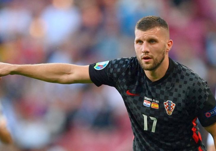 Šta sluša Ante Rebić... Saigrači se podsmijavali i zapitali kako može slušati ovu muziku