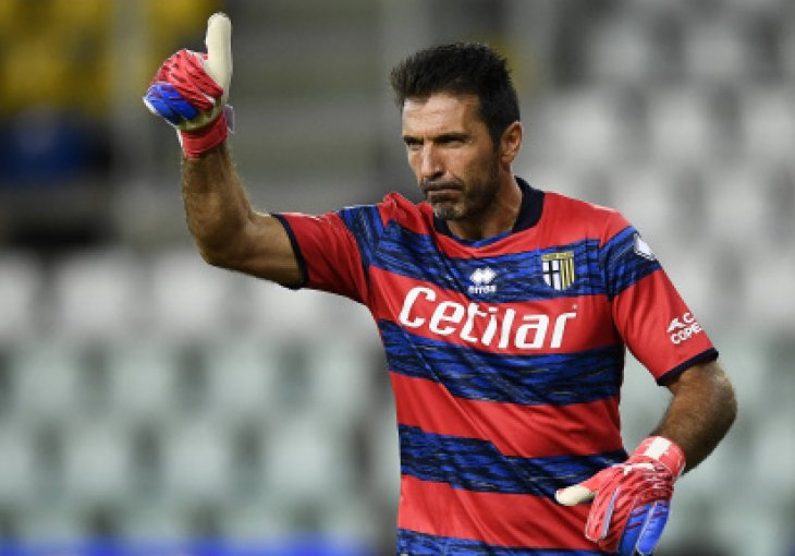 GODINE MU NIŠTA NE MOGU! BUFFON SPASIO SVOJU PARMU PORAZA (VIDEO)