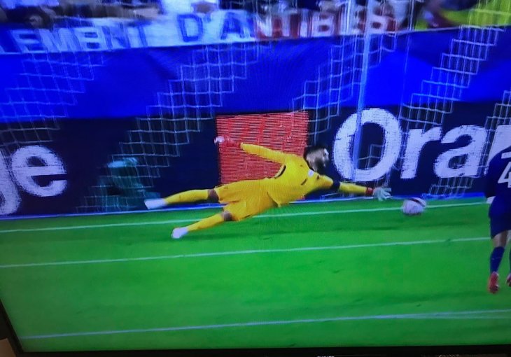 Džeko postigao gol protiv Francuske: Griezmann izjednačio nakon par minuta