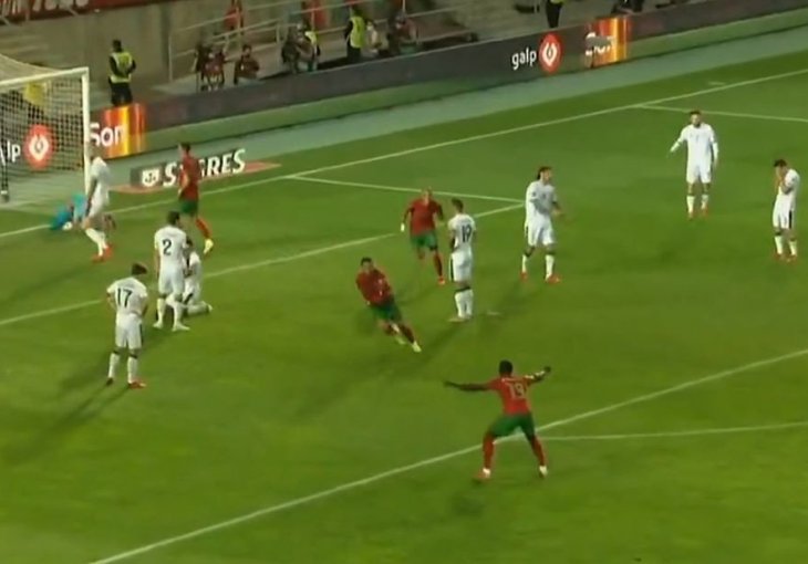 JE LI ON ROBOT ILI ČOVJEK Ronaldu je 